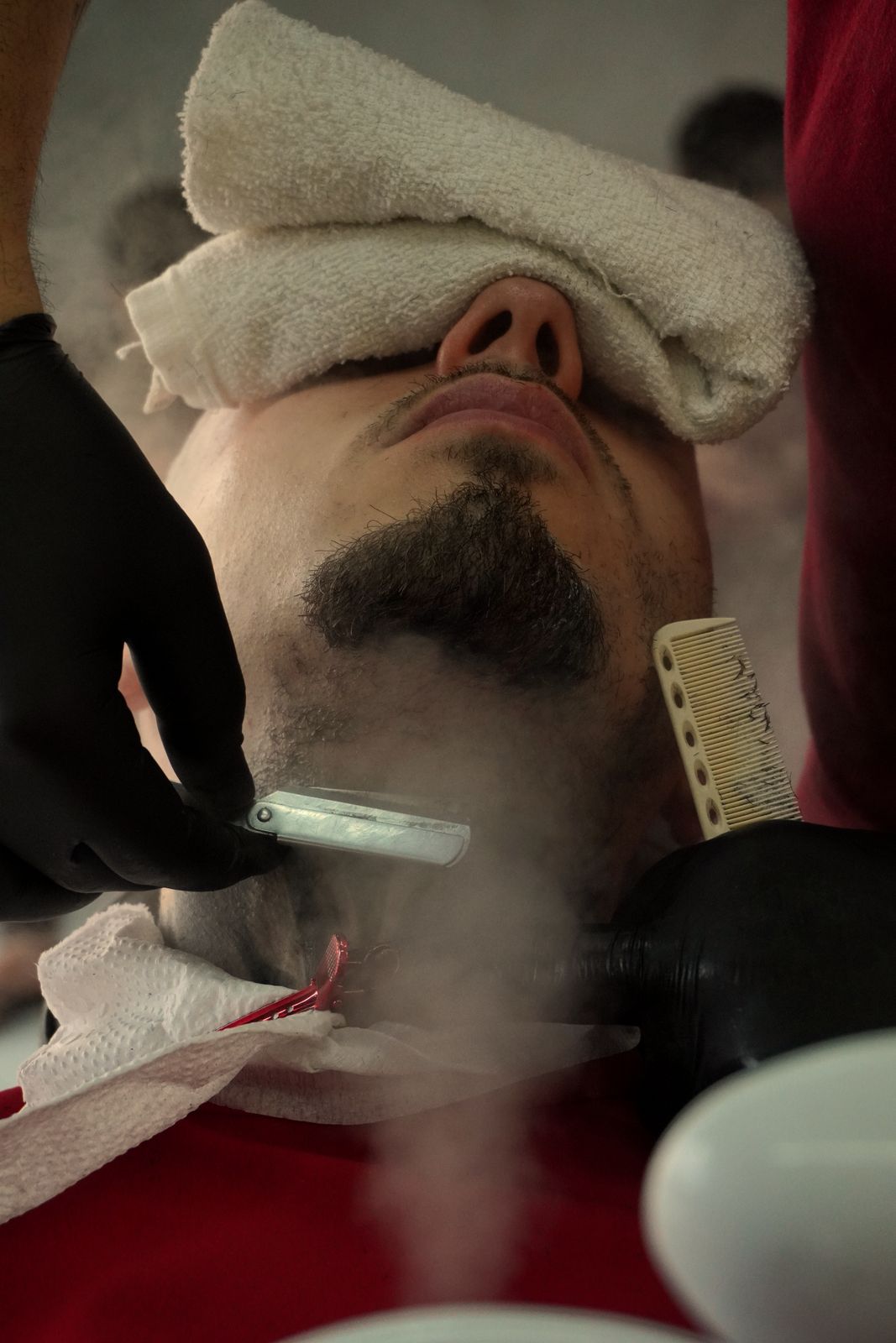 Corte na cadeira da Barbearia Mateus Guilherme